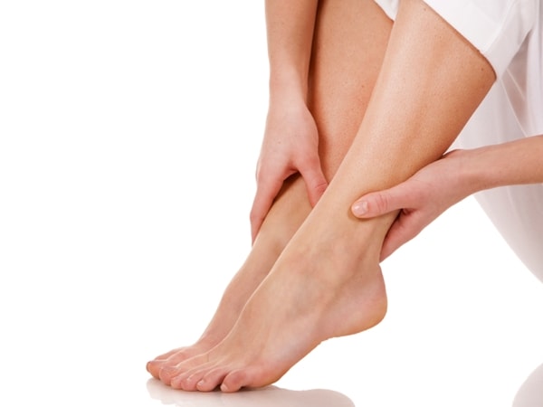 Những cơn đau cảnh bảo nguy cơ bị suy giãn tĩnh mạch chân