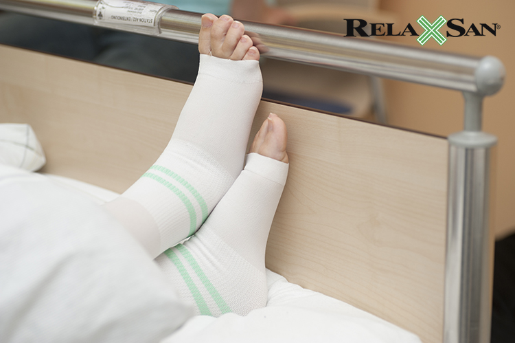 Vớ y khoa được sử dụng sau phẫu thuật để ngăn ngừa cục máu đông phát triển ở chân